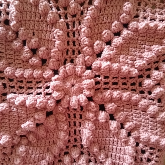 Accent pillow cases, handmade crochet - Picture 4 of 4